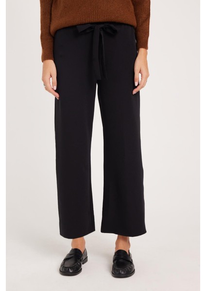 Kadın Relax Fit Rahat Kesim Lastikli Kuşak Bağlamalı Geniş Paça Siyah Pantolon
