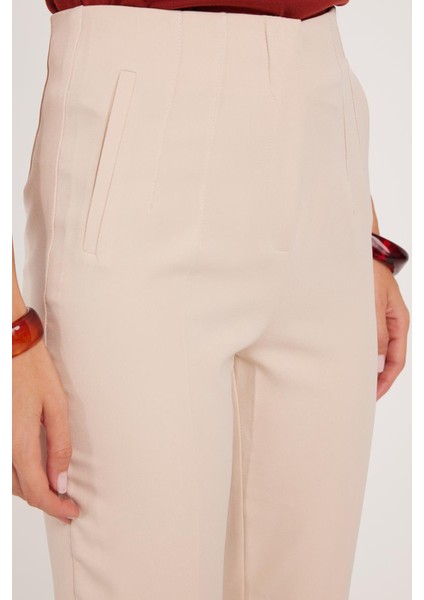 Kadın Relax Fit Rahat Kesim Yüksel Bel Dar Paça Bej Pantolon modelleri