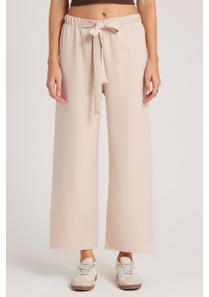 Kadın Relax Fit Rahat Kesim Lastikli Kuşak Bağlamalı Geniş Paça Açık Bej Pantolon