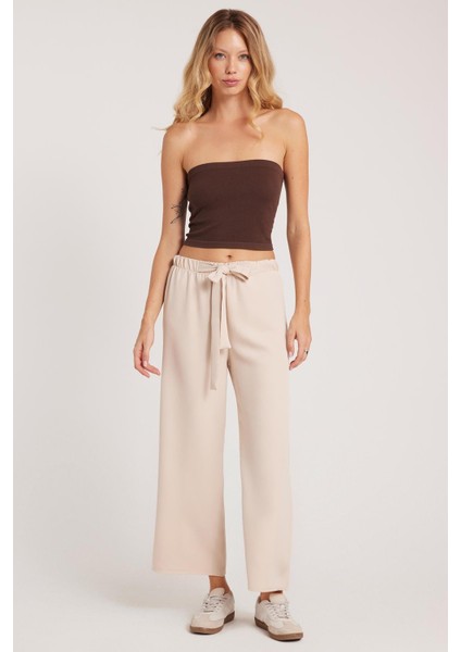 Kadın Relax Fit Rahat Kesim Lastikli Kuşak Bağlamalı Geniş Paça Açık Bej Pantolon indirimleri