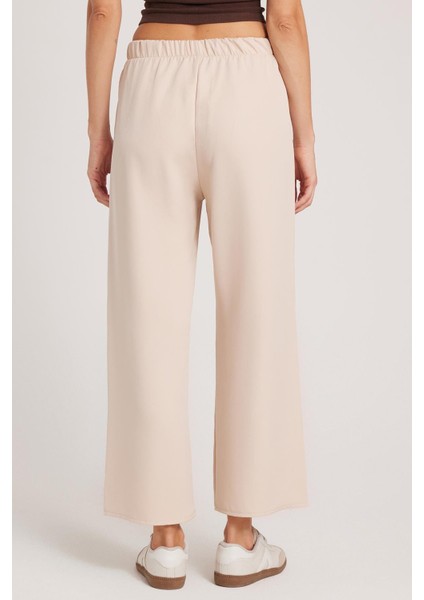 Kadın Relax Fit Rahat Kesim Lastikli Kuşak Bağlamalı Geniş Paça Açık Bej Pantolon
