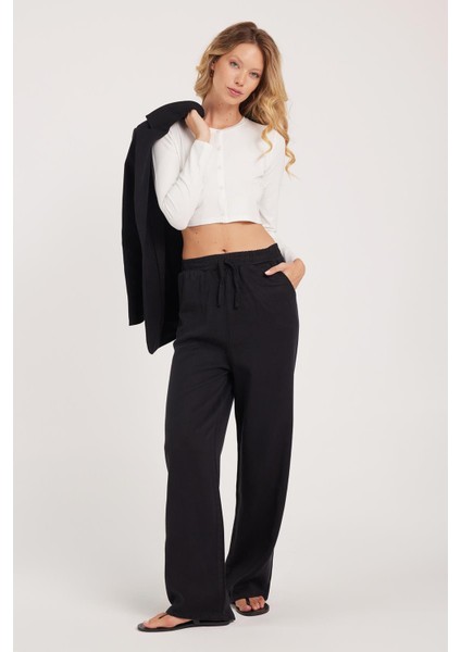 Kadın Regular Fit Klasik Kesim Pamuklu Geniş Paça Siyah Pantolon fiyatları