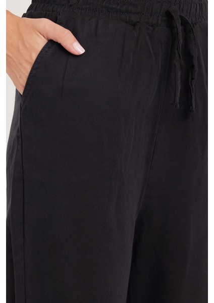 Kadın Regular Fit Klasik Kesim Pamuklu Geniş Paça Siyah Pantolon modelleri
