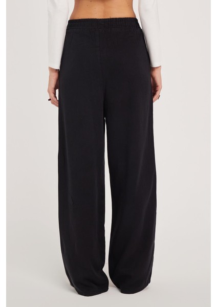 Kadın Regular Fit Klasik Kesim Pamuklu Geniş Paça Siyah Pantolon