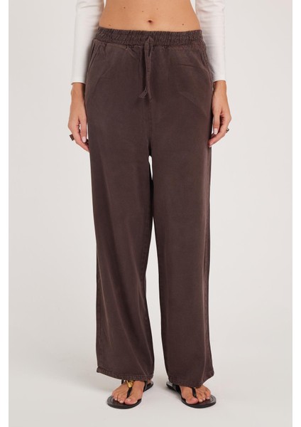 Kadın Regular Fit Klasik Kesim Pamuklu Geniş Paça Kahverengi Pantolon