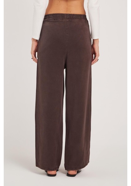 Kadın Regular Fit Klasik Kesim Pamuklu Geniş Paça Kahverengi Pantolon