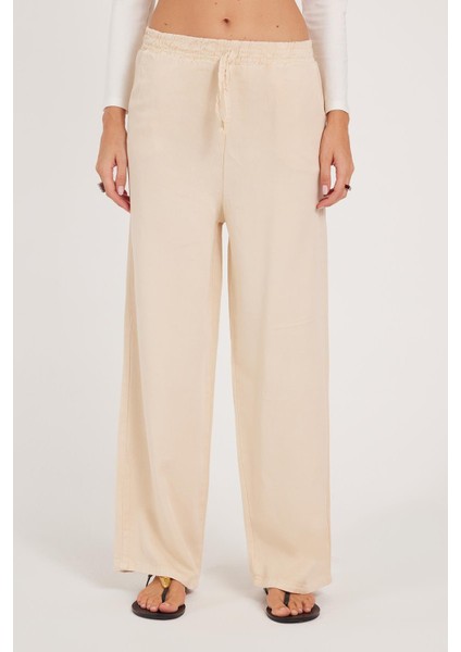 Kadın Regular Fit Klasik Kesim Pamuklu Geniş Paça Bej Pantolon