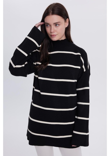 Kadın Oversize Geniş Kesim Yarım Balıkçı Yaka Çizgili Siyah Kazak modelleri