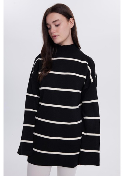 Kadın Oversize Geniş Kesim Yarım Balıkçı Yaka Çizgili Siyah Kazak fırsatları