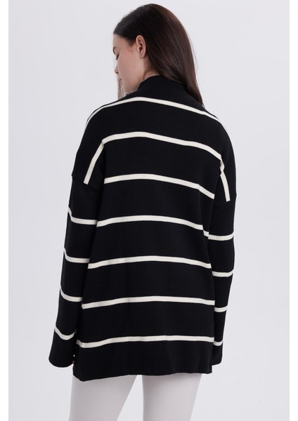 Kadın Oversize Geniş Kesim Yarım Balıkçı Yaka Çizgili Siyah Kazak