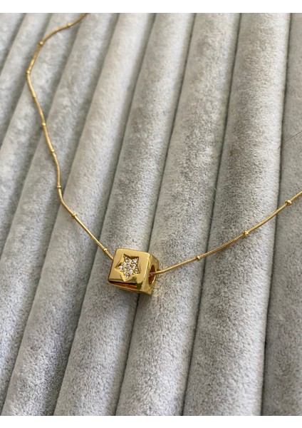 Çelik Kolye “yıldız” Küp 1x1 Cm. Kolye Gold-Özel Kutusunda