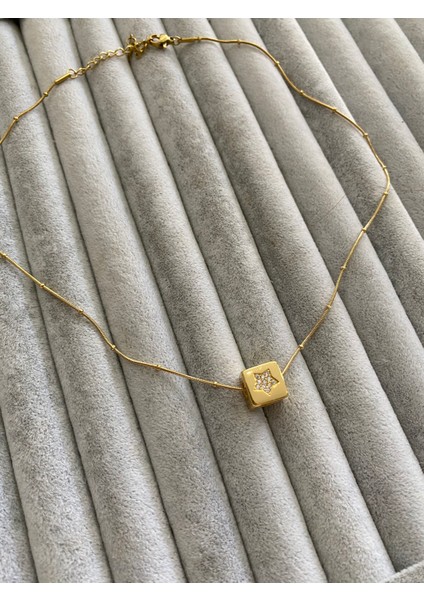 Çelik Kolye “yıldız” Küp 1x1 Cm. Kolye Gold-Özel Kutusunda modelleri
