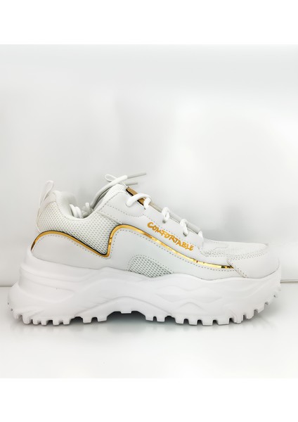 Beyaz Kalın Tabanlı Spor Ayakkabı – Altın Detaylı, Rahat ve Şık