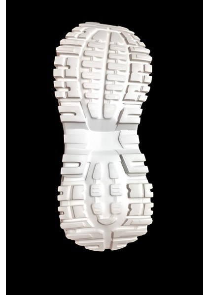 Beyaz Kalın Tabanlı Spor Ayakkabı – Altın Detaylı, Rahat ve Şık