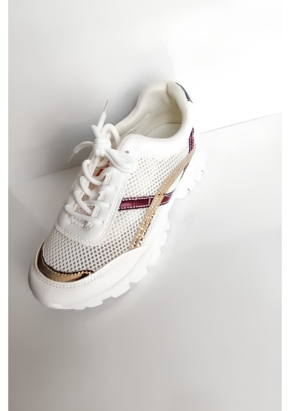 Kadın Spor Ayakkabı – Beyaz Fileli, Konforlu ve Şık Günlük Sneaker indirimleri