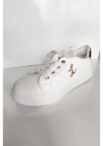 Beyaz Şık Kadın Sneaker | Altın Detaylı Rahat Günlük Ayakkabı