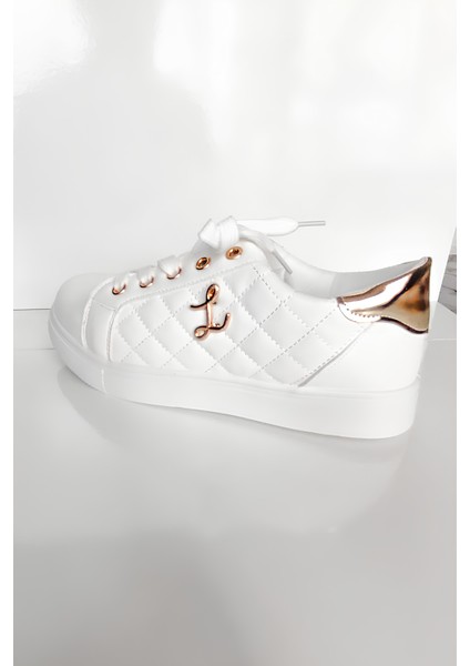 Beyaz Şık Kadın Sneaker | Altın Detaylı Rahat Günlük Ayakkabı fiyatları
