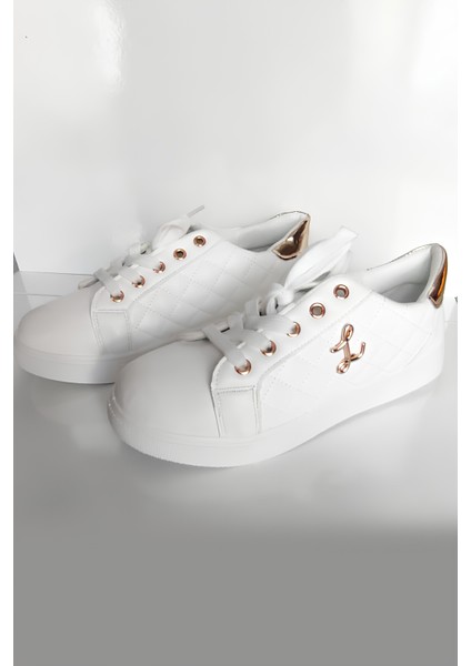 Beyaz Şık Kadın Sneaker | Altın Detaylı Rahat Günlük Ayakkabı