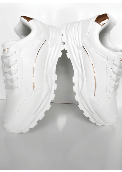 Beyaz Renk Kadın Spor Ayakkabı – Şık ve Konforlu Tasarım