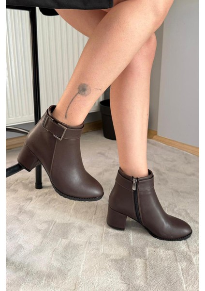 Kadın Trend Kahverengi Kare Tokalı ( 6 cm ) Topuklu Oval Burun Bot