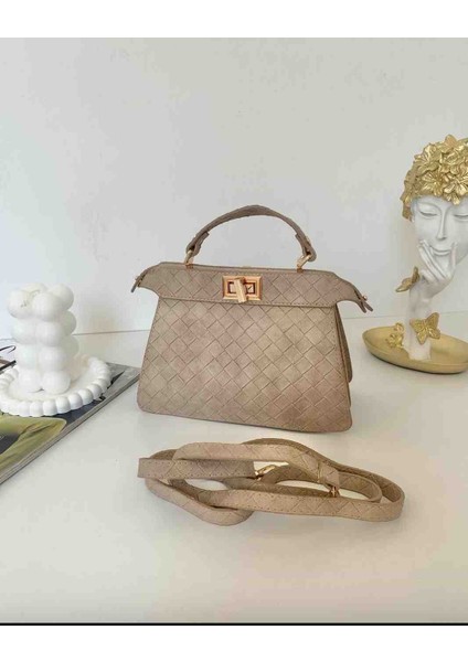 Premium Bej Mini Top Handle Kadın Omuz ve El Çantası– Altın Tokalı Şık Tasarım