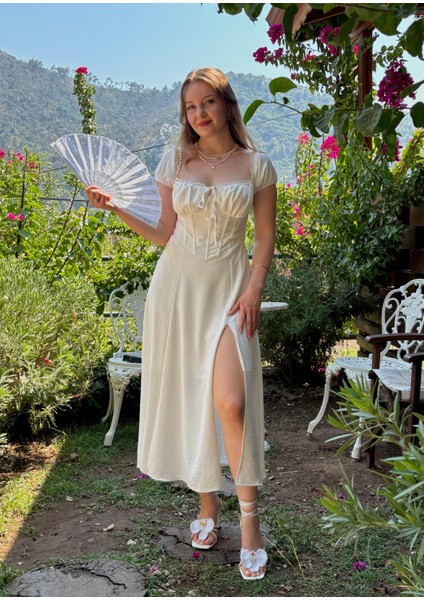 Korseli Balenli Yırtmaç Detaylı Midi Boy Elbise Beyaz