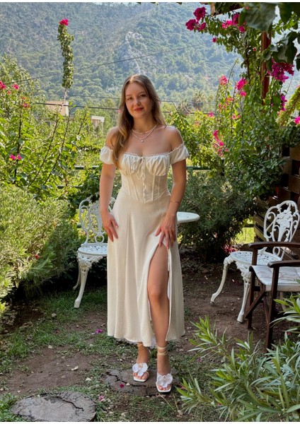 Korseli Balenli Yırtmaç Detaylı Midi Boy Elbise Beyaz modelleri