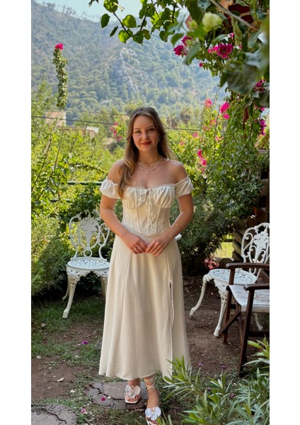 Korseli Balenli Yırtmaç Detaylı Midi Boy Elbise Beyaz fırsatları