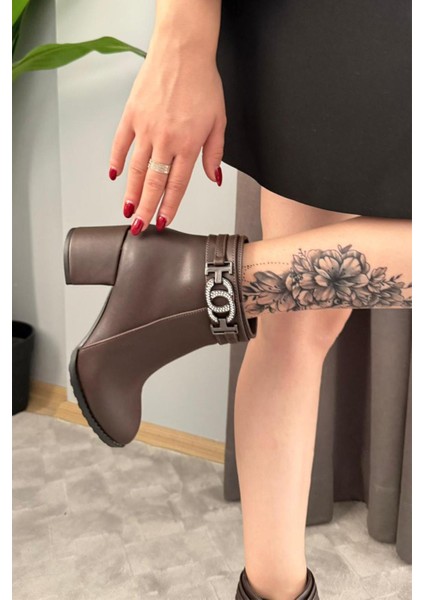 Kadın Hana Kahverengi Taşlı Tokalı ( 6 cm ) Topuklu Oval Burun Bot