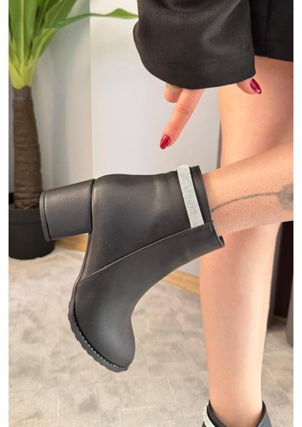 Kadın Trend Siyah Arkadan Taşlı ( 6 cm ) Topuklu Oval Burun Bot