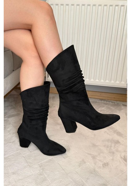 Kadın Saşa Siyah Süet Körüklü Arkadan Fermuarl Kalın Topuklu Sivri Burun Orta Boy Çizme