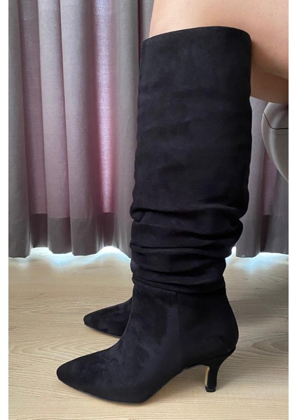 Kadın Tamara Siyah Süet Körüklü Sivri Burun Çivi Topuk Çizme fırsatları