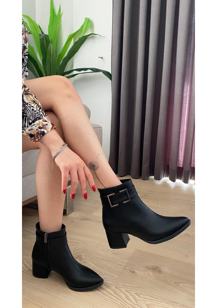 Kadın York Siyah Cilt Kara Toka ( 6 cm ) Topuklu Sivri Burun Bot fiyatları