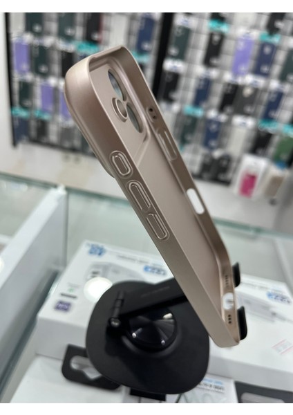 iPhone 16 Uyumlu Magsafe Özellikli Sert Ag Glass Telefon Kılıfı / 17 Pro Görünümlü fırsatları