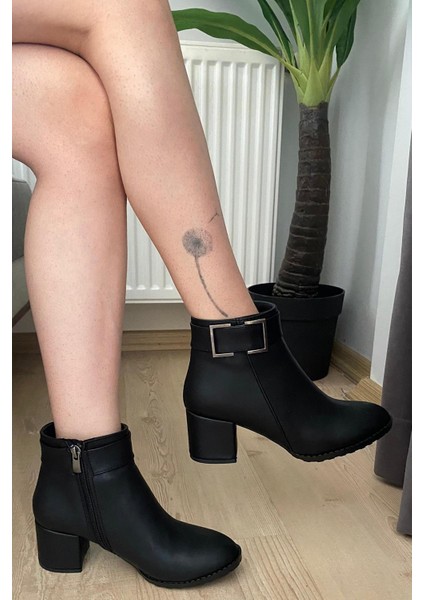 Kadın Trend Siyah Kare Tokalı ( 6 cm ) Topuklu Oval Burun Bot modelleri