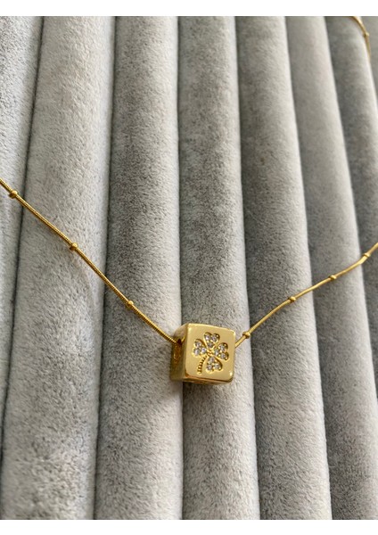 Çelik Kolye “yonca” Küp 1x1 Cm. Kolye Gold-Özel Kutusunda fırsatları