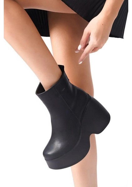 Kadın Celsi Siyah Yandan Fermuarlı 9 cm Yüksek Dolgu Topuklu Mevsimlik Kadın Kısa Bot Bootie fiyatları