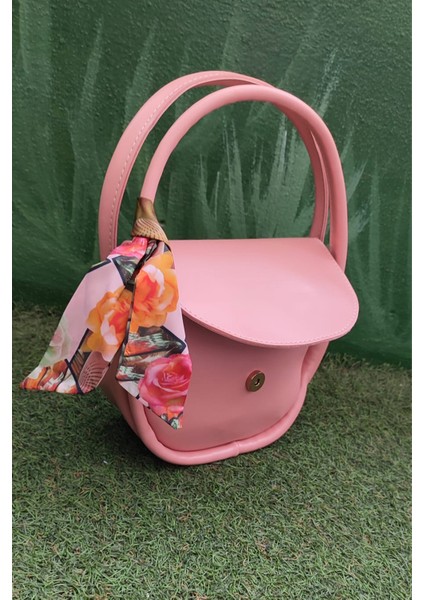 Yuvarlak Saplı Pudra Pembe Kadın Omuz Çantası – Fular Detaylı Şık El ve Günlük Çanta modelleri