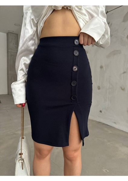 Kadın Yandan Yırtmaçlı Düğme Detaylı Krep Kumaş Likralı Etek