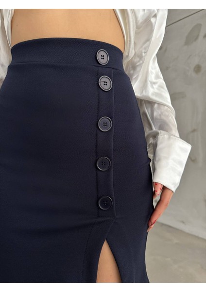 Kadın Yandan Yırtmaçlı Düğme Detaylı Krep Kumaş Likralı Etek fırsatları