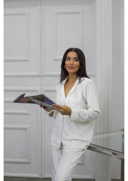 Beyaz Gofrajlı Kalp Nakışlı Uzun Kadife Pijama Takımı fiyatları