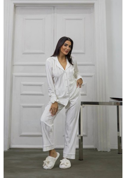 Beyaz Gofrajlı Kalp Nakışlı Uzun Kadife Pijama Takımı modelleri
