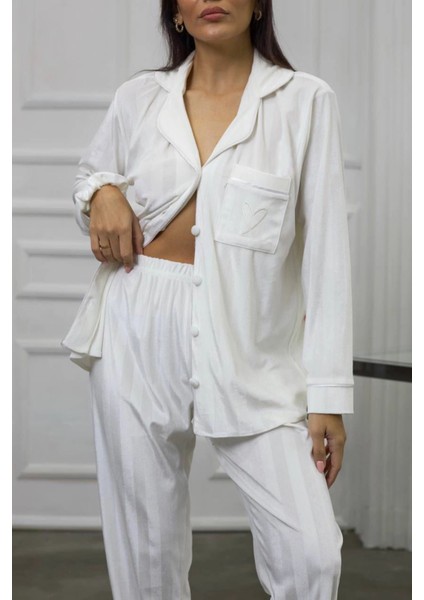 Beyaz Gofrajlı Kalp Nakışlı Uzun Kadife Pijama Takımı fırsatları