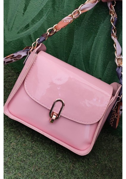 Zincir Askılı Parlak Deri Pudra Pembe Kadın Omuz Çantası - Şık Mini Model
