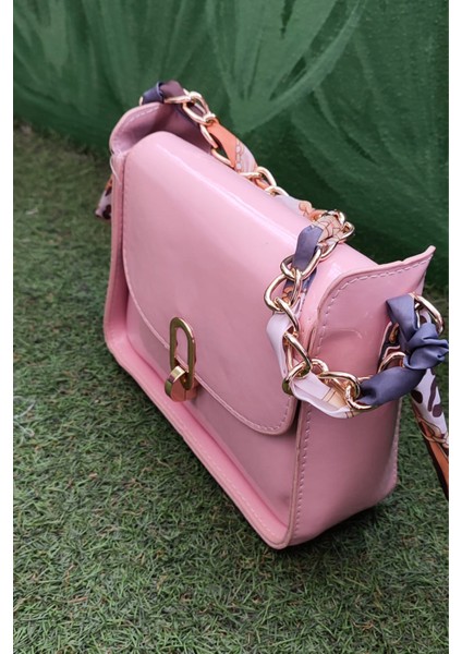 Zincir Askılı Parlak Deri Pudra Pembe Kadın Omuz Çantası - Şık Mini Model modelleri