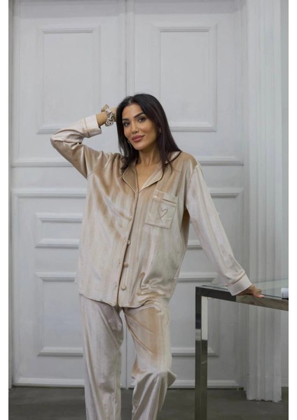 Bej Gofrajlı Kalp Nakışlı Uzun Kadife Pijama Takımı