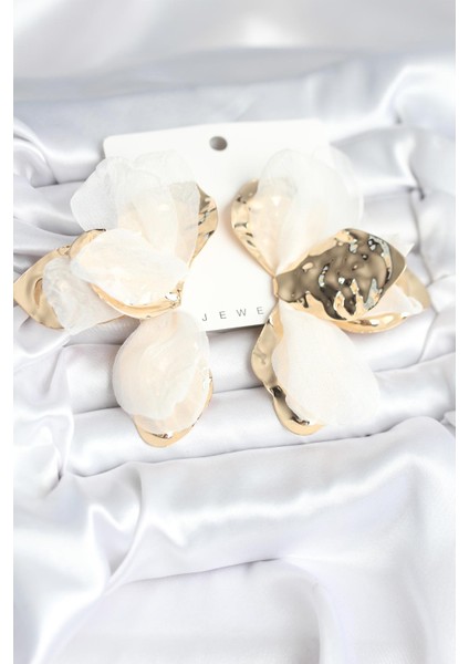 Pirinç Gold Renk Beyaz Tüllü Lotus Kadın Küpe