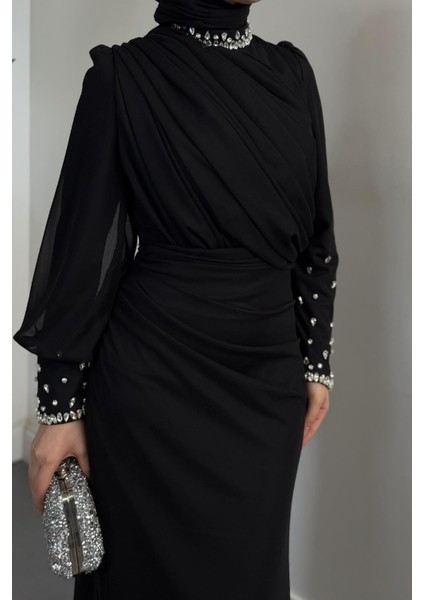 Lavrine Boynu ve Kolu Taşlı Tül Abiye Siyah modelleri