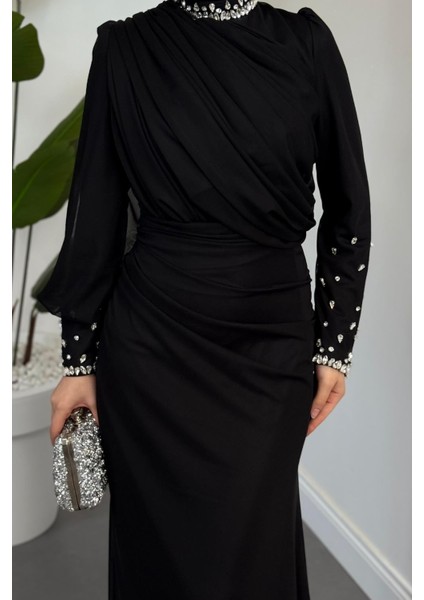 Lavrine Boynu ve Kolu Taşlı Tül Abiye Siyah fırsatları