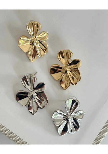 Gold Renkli Çiçek Detaylı Vintage Esintili Küpe fiyatları